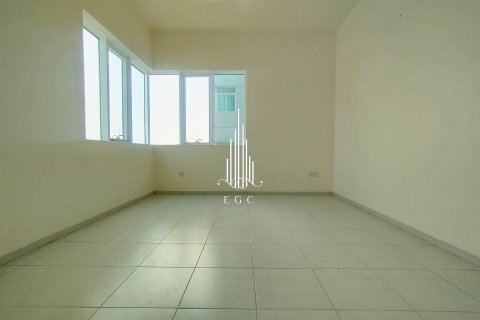 Apartment in Al Khalidiya, Abu Dhabi, UAE 3 bedrooms, 183 sq.m. № 576055 - photo 10