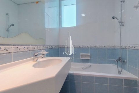 Apartment in Al Khalidiya, Abu Dhabi, UAE 3 bedrooms, 183 sq.m. № 576055 - photo 24