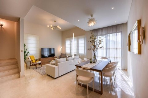 Villa in Khalifa City, Abu Dhabi, UAE 5 bedrooms, 428.9 sq.m. № 569366 - photo 7