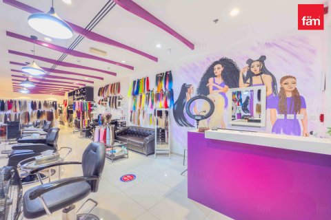 Dyqan në Dubai, Emiratet e Bashkuara Arabe 80.6 m2. № 595983 - Foto 1