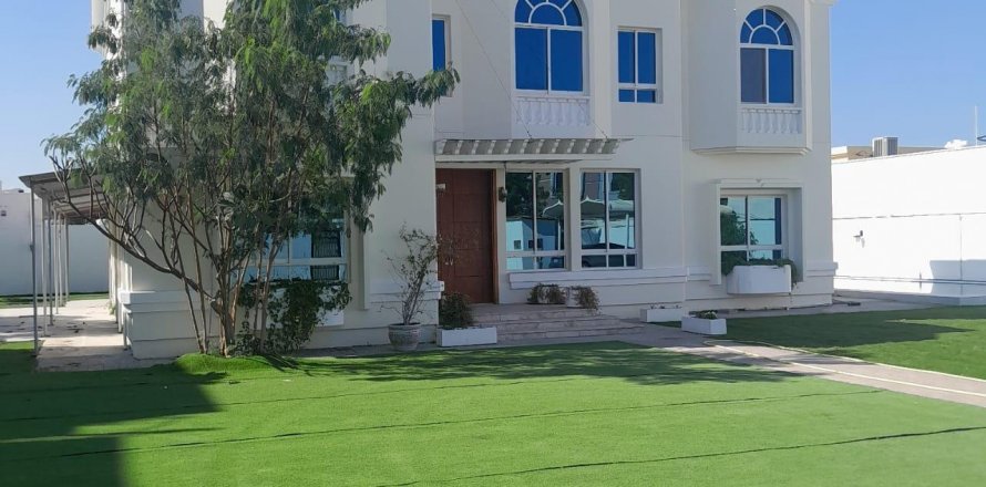 Villa in Al Barsha, Dubai, UAE 5 bedrooms, 1393.5 sq.m. № 570591