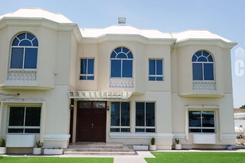 Villa in Al Barsha, Dubai, UAE 5 bedrooms, 1393.5 sq.m. № 570591 - photo 7