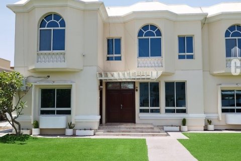 Villa in Al Barsha, Dubai, UAE 5 bedrooms, 1393.5 sq.m. № 570591 - photo 8