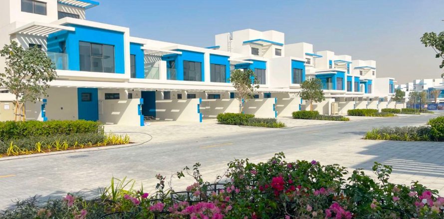 Таунхаус в Дубай, ОАЭ 4 спальни, 144м2 № 621638