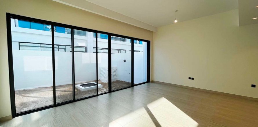 Townhouse sa Dubai, UAE 4 silid-tulugan, 144 sq.m. № 621638