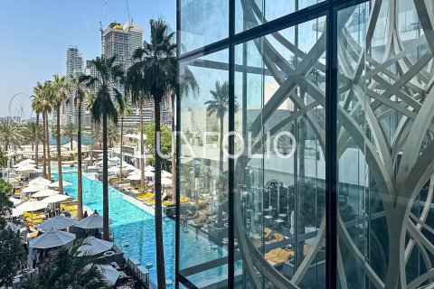 Apartment in Palm Jumeirah, Dubai, UAE 1 room, 55 sq.m. № 627632 - photo 1