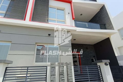 Shtëpi në qytet në Al Hamra Village, Ras Al Khaimah, Emiratet e Bashkuara Arabe 3 dhoma gjumi, 260.1 m2. № 611646 - Foto 13