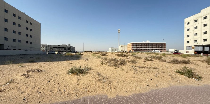 Land in Dubai, UAE 1812.9 sq.m. № 582868