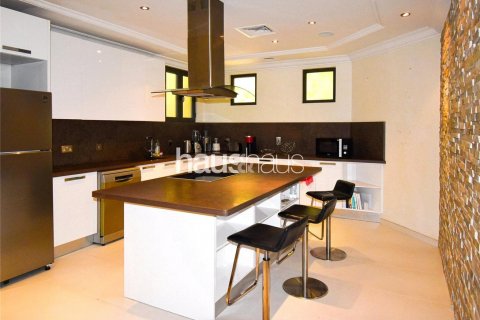 Villa te huur in Palm Jumeirah, Dubai, VAE 4 slaapkamers, 372 vr.m., nr 626582 - foto 2