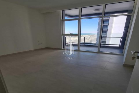 Apartment in Al Reem Island, Abu Dhabi, UAE 2 bedrooms, 94 sq.m. № 577295 - photo 2