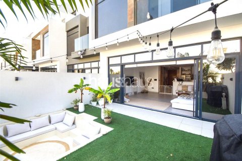 Shtëpi në qytet në Jumeirah Golf Estates, Dubai, Emiratet e Bashkuara Arabe 4 dhoma gjumi, 320 m2. № 626895 - Foto 3