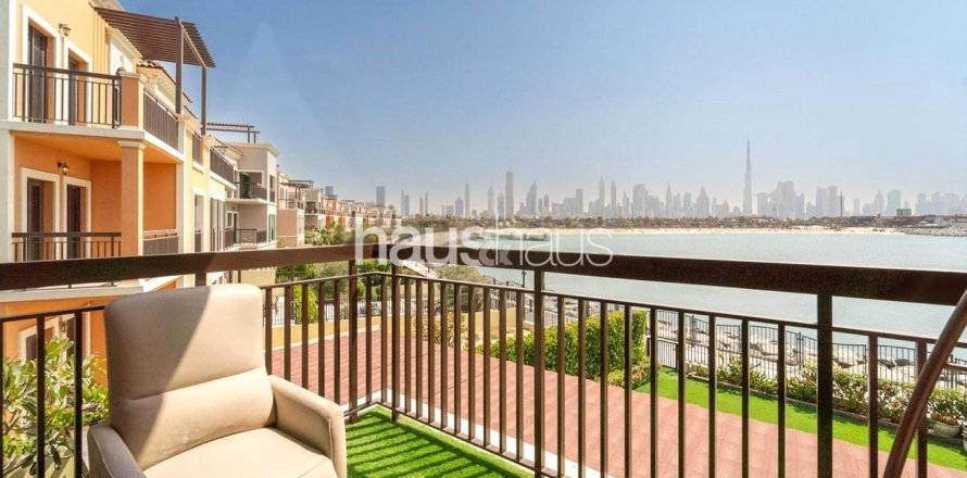 Jumeirah、Dubai、UAEにあるタウンハウス 5ベッドルーム、686 m2 No625707