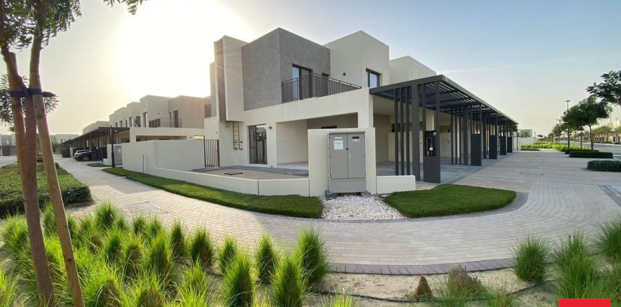 Shtëpi në qytet në Dubai, Emiratet e Bashkuara Arabe 4 dhoma gjumi, 262.5 m2. № 610198