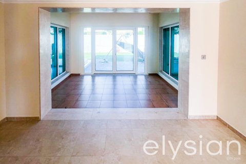 Villa in Jumeirah Park, Dubai, UAE 3 bedrooms, 326 sq.m. № 586268 - photo 7