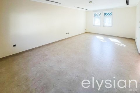 Villa in Jumeirah Park, Dubai, UAE 3 bedrooms, 326 sq.m. № 586268 - photo 2