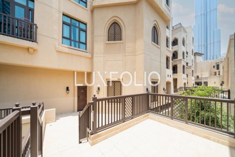 Appartamento in vendita a Downtown Dubai (Downtown Burj Dubai), Dubai, EAU 2 camere da letto, 145 mq. № 627690 - foto 20