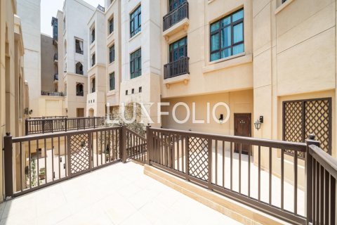 Appartamento in vendita a Downtown Dubai (Downtown Burj Dubai), Dubai, EAU 2 camere da letto, 145 mq. № 627690 - foto 26