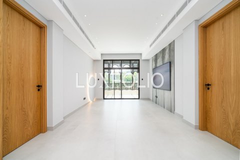 Appartamento in vendita a Downtown Dubai (Downtown Burj Dubai), Dubai, EAU 2 camere da letto, 145 mq. № 627690 - foto 2