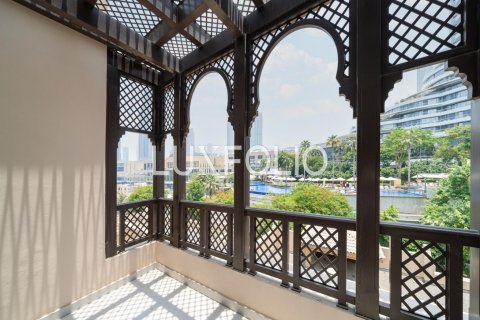 Appartamento in vendita a Downtown Dubai (Downtown Burj Dubai), Dubai, EAU 2 camere da letto, 145 mq. № 627690 - foto 1