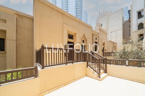 Appartamento in vendita a Downtown Dubai (Downtown Burj Dubai), Dubai, EAU 2 camere da letto, 145 mq. № 627690 - foto 27