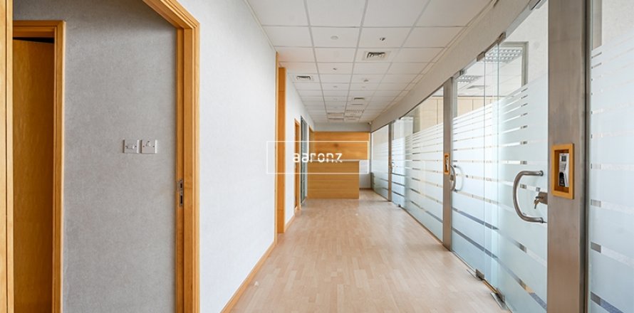 Office i Jumeirah Lake Towers, Dubai, UAE 169.4 kvm № 629150