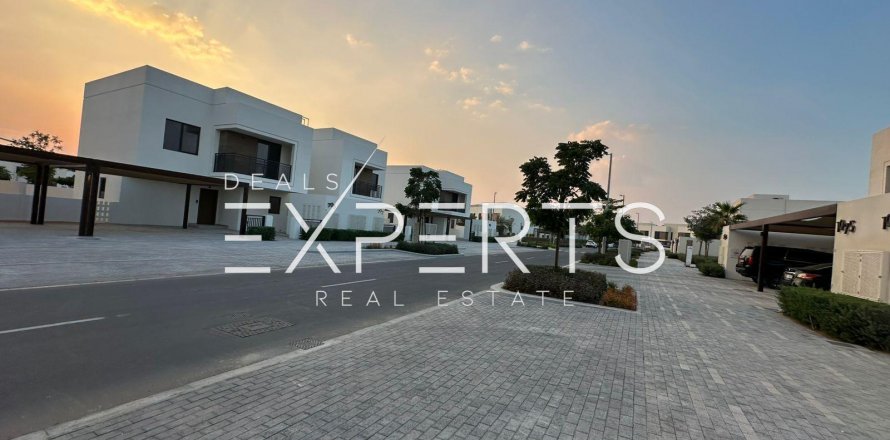 Řadový dům na Yas Island, Abu Dhabi, SAE 3 ložnice, 168.8 m² Č.: 596406