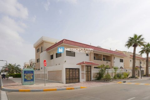 Купить коммерческую недвижимость в Al Manhal, Абу-Даби, ОАЭ 10 спален, 818м2, № 594611 - фото 1