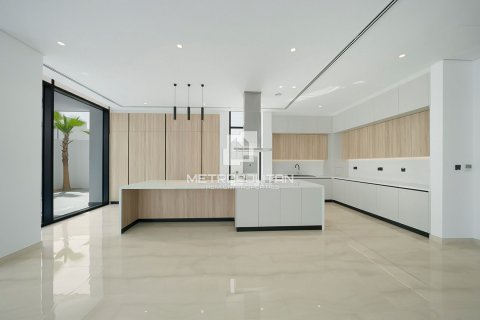 Villa in Dubai, UAE 5 bedrooms, 474 sq.m. № 593593 - photo 12