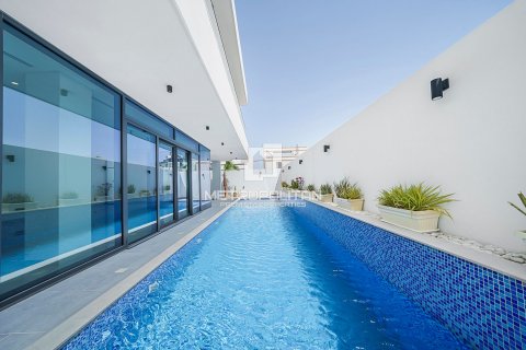 Villa in Dubai, UAE 5 bedrooms, 474 sq.m. № 593593 - photo 4