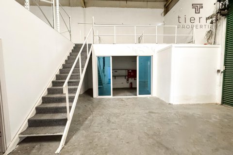 Sklad v Al Garhoud, Dubai, SAE 557.4 m² Č.: 574573 - fotografie 5