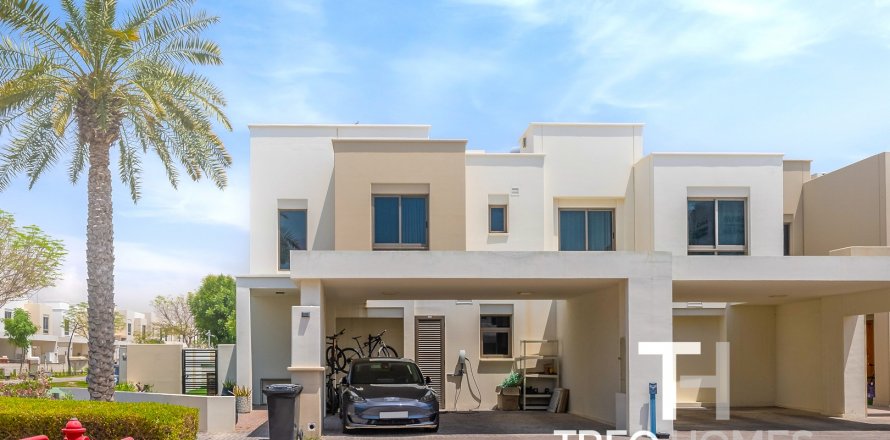Shtëpi në qytet në Town Square, Dubai, Emiratet e Bashkuara Arabe 4 dhoma gjumi, 275 m2. № 586718
