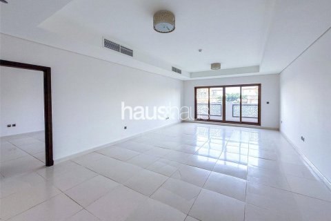Apartment in Palm Jumeirah, Dubai, UAE 2 bedrooms, 202 sq.m. № 625791 - photo 2