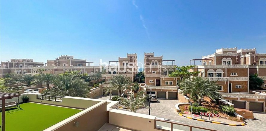 Apartment in Palm Jumeirah, Dubai, UAE 2 bedrooms, 202 sq.m. № 625791