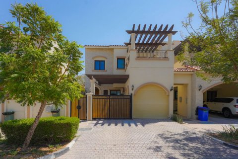 Proprietà commerciale in vendita a Al Salam Street, Abu Dhabi, EAU 269 mq. № 593912 - foto 1