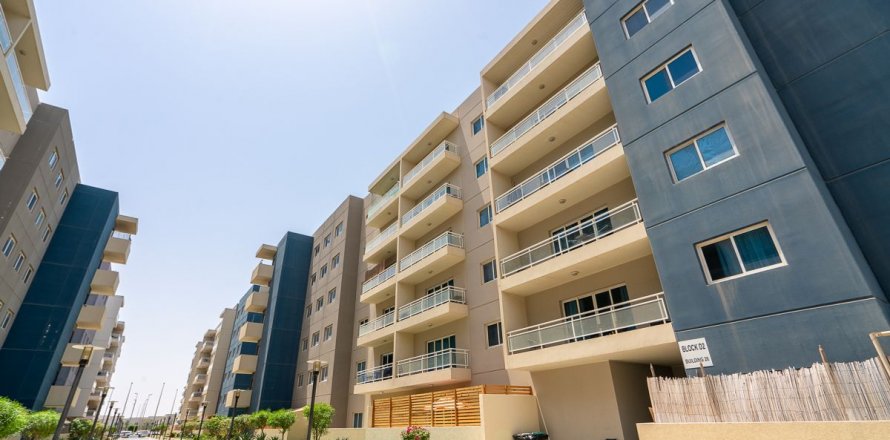 Apartment in Al Reef, Abu Dhabi, UAE 3 bedrooms, 147 sq.m. № 593910