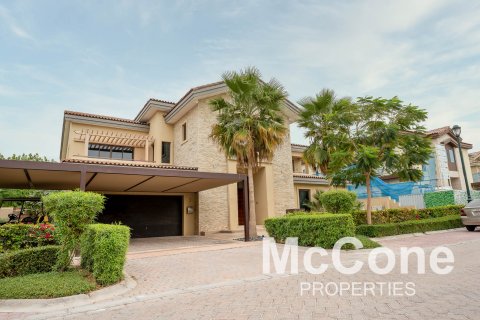 Vila di Jumeirah Golf Estates, Dubai, UAE 6 bilik tidur, 1070.34 meter persegi № 586806 - foto 1