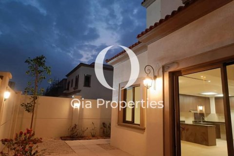 Townhouse in Abu Dhabi, UAE 3 bedrooms, 149 sq.m. № 608856 - photo 2
