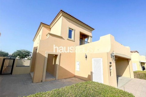 Townhouse in Dubai Land, Dubai, UAE 3 bedrooms, 244 sq.m. № 626033 - photo 2