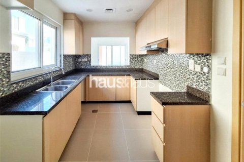 Townhouse in Dubai Land, Dubai, UAE 3 bedrooms, 244 sq.m. № 626033 - photo 4