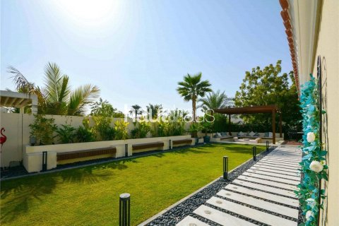 فيلا للبيع في البحيرات، دبي، الإمارات العربية المتحدة 4 غرفة نوم ، 553 متر مربع ، رقم 626030 - صورة 1