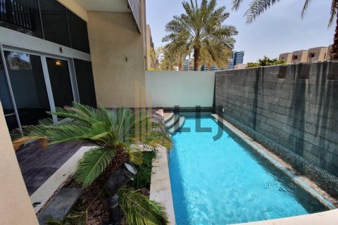 Řadový dům v Abu Dhabi, SAE 4 ložnice, 494.2 m² Č.: 624166 - fotografie 2