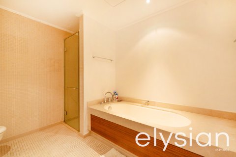 Apartment in Dubai Marina, Dubai, UAE 2 bedrooms, 144 sq.m. № 586266 - photo 10