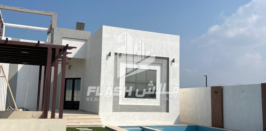 וילה ב Al Mairid, Ras Al Khaimah, איחוד האמירויות 2 חדרי שינה, 450 מ"ר מספר 611640