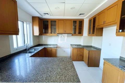 Villa in Serena, Dubai, UAE 2 bedrooms, 174 sq.m. № 593165 - photo 4