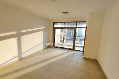 Apartment in Jumeirah Lake Towers, Dubai, UAE 42 sq.m. № 592156 - photo 2