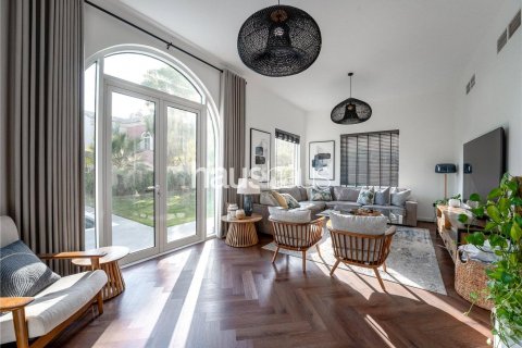 Villa in Dubai Sports City, UAE 5 bedrooms, 353 sq.m. № 626323 - photo 9