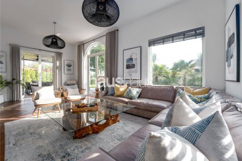 Villa in Dubai Sports City, UAE 5 bedrooms, 353 sq.m. № 626323 - photo 11
