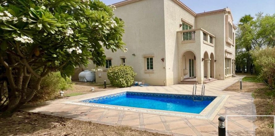 Vila v Jumeirah Islands, Dubai, SAE 4 ložnice, 956 m² Č.: 610919