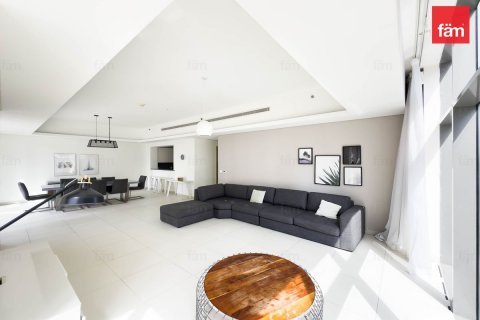 Apartment in Downtown Dubai (Downtown Burj Dubai), UAE 3 bedrooms, 204 sq.m. № 625034 - photo 1