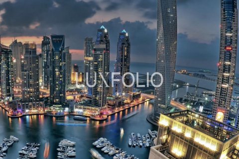 Appartamento in vendita a Dubai Marina, Dubai, EAU 4 camere da letto, 255 mq. № 627900 - foto 2